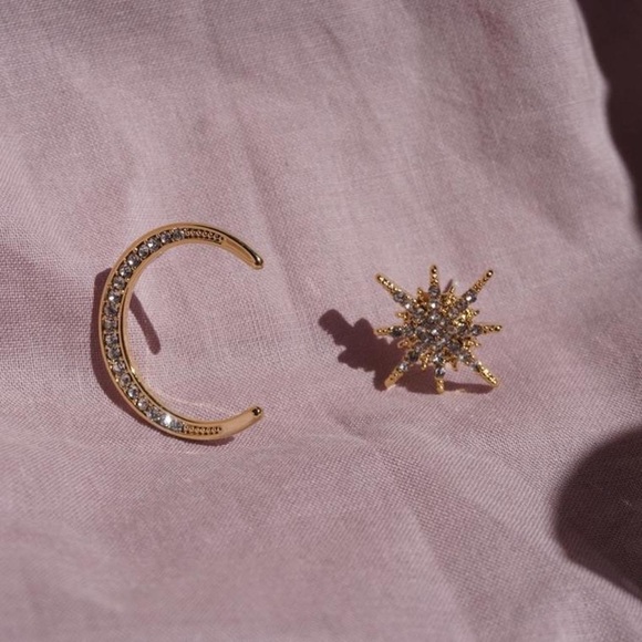 🔥SUMMER SALE🔥18K Gold Plated Sparkly Moon and Star Earrings - Picture 2 of 4